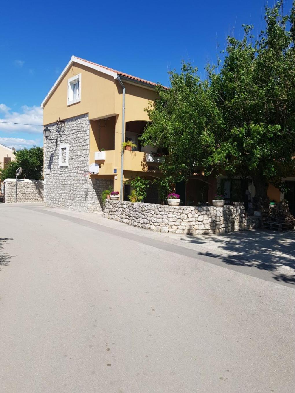 Stosa Apartma Nin